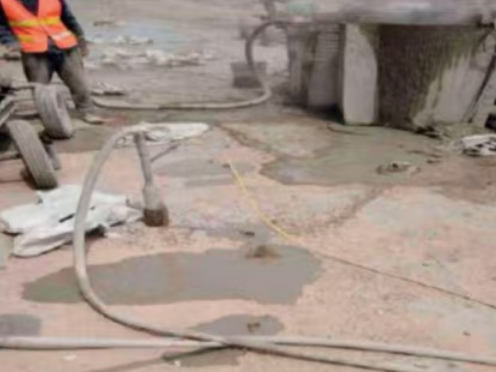 竹山水泥混凝土路面板底注浆技术 路面脱空注浆整治方案